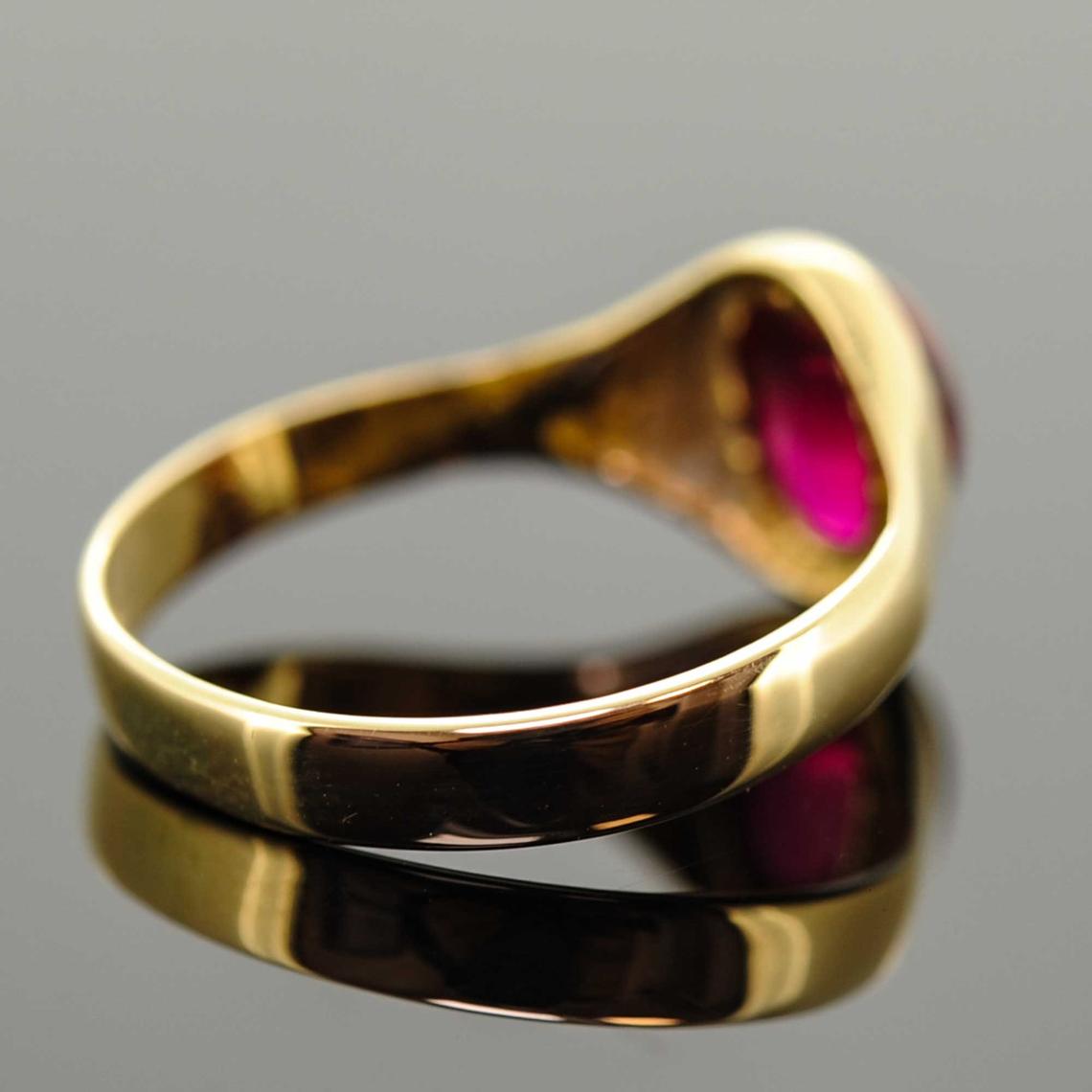 18ct Yellow Gold Synthetic Ruby Signet Ring