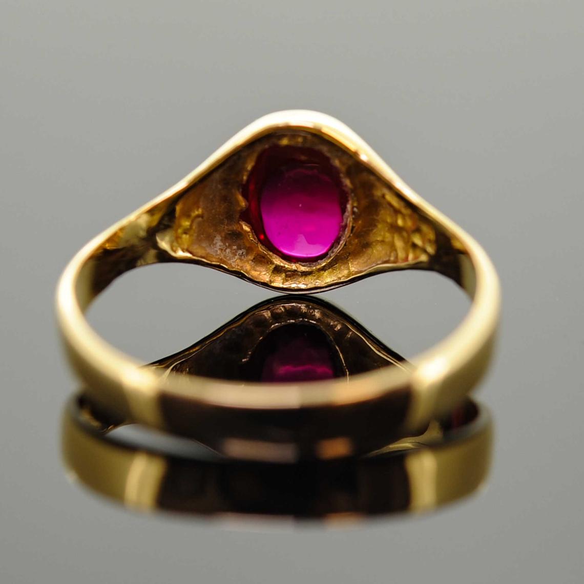 18ct Yellow Gold Synthetic Ruby Signet Ring