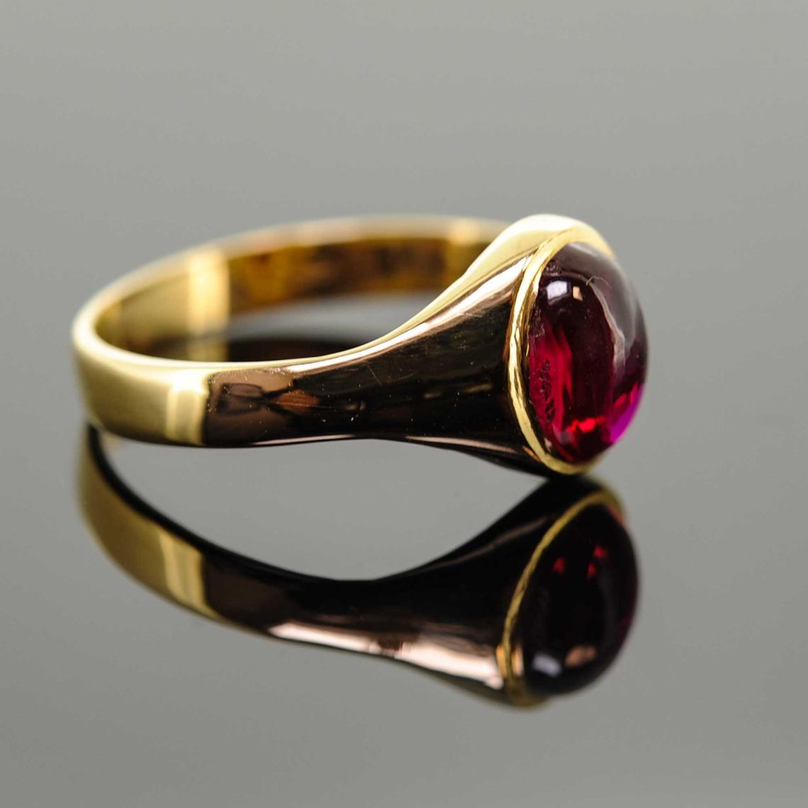 18ct Yellow Gold Synthetic Ruby Signet Ring