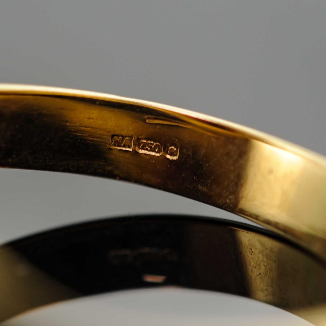 18ct Yellow Gold Synthetic Ruby Signet Ring