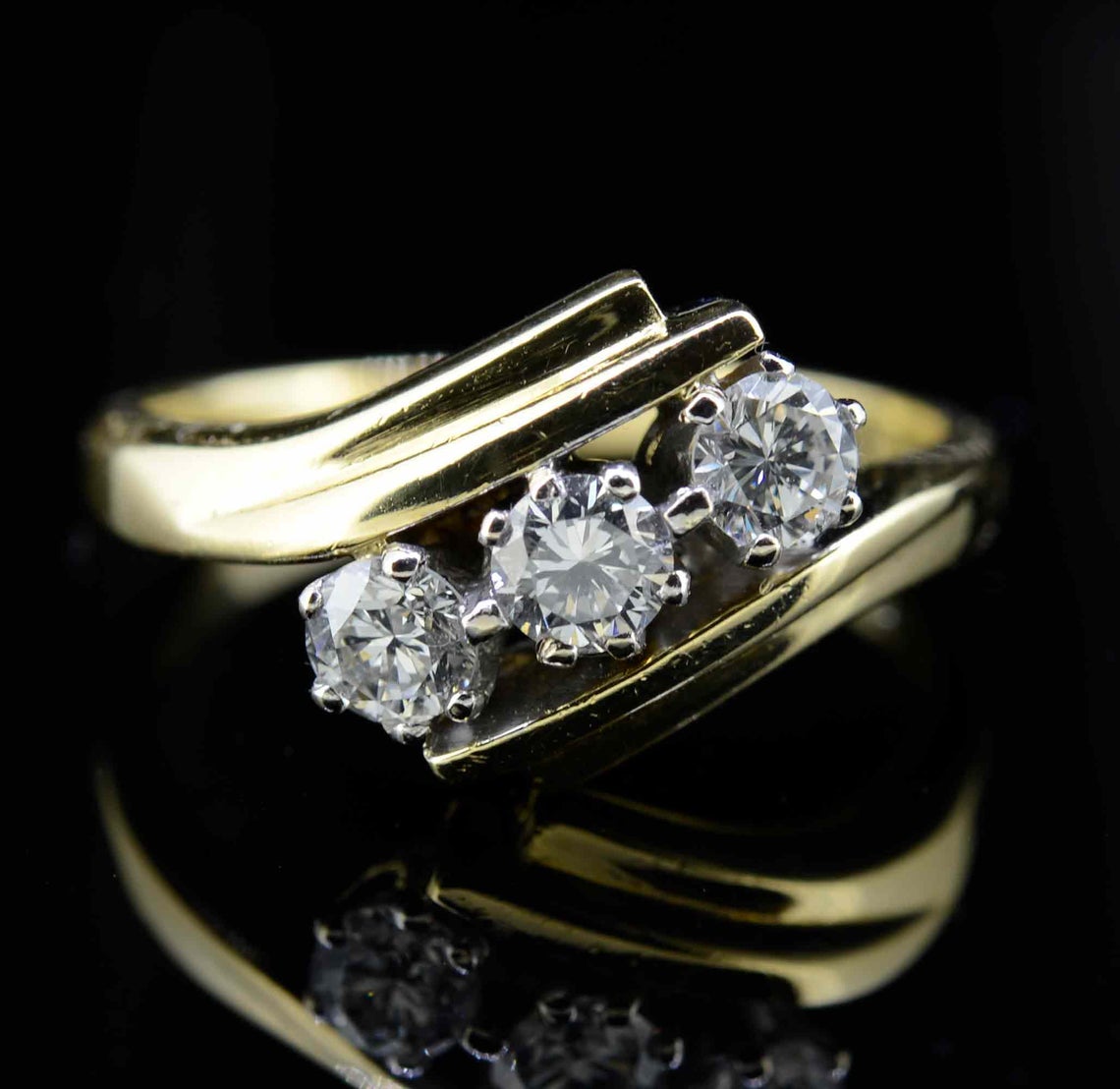 18ct Yellow Gold Diamond Three Stone Crossover Ring
