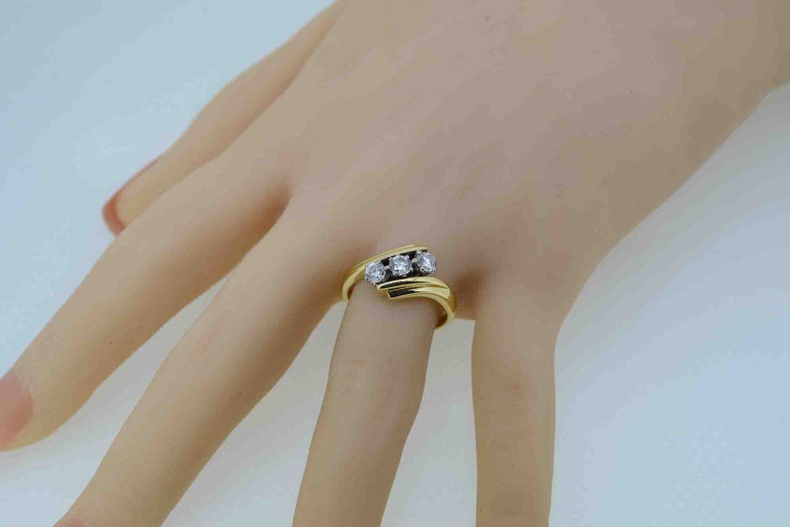 18ct Yellow Gold Diamond Three Stone Crossover Ring