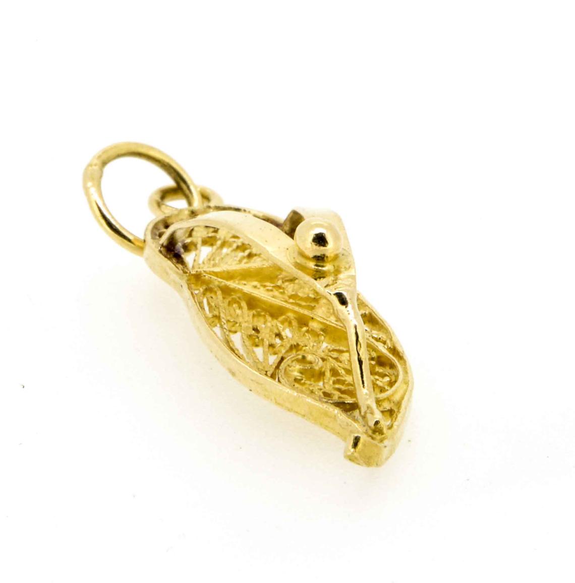 1960s 18ct Gold Sandal Novelty Charm/Pendant