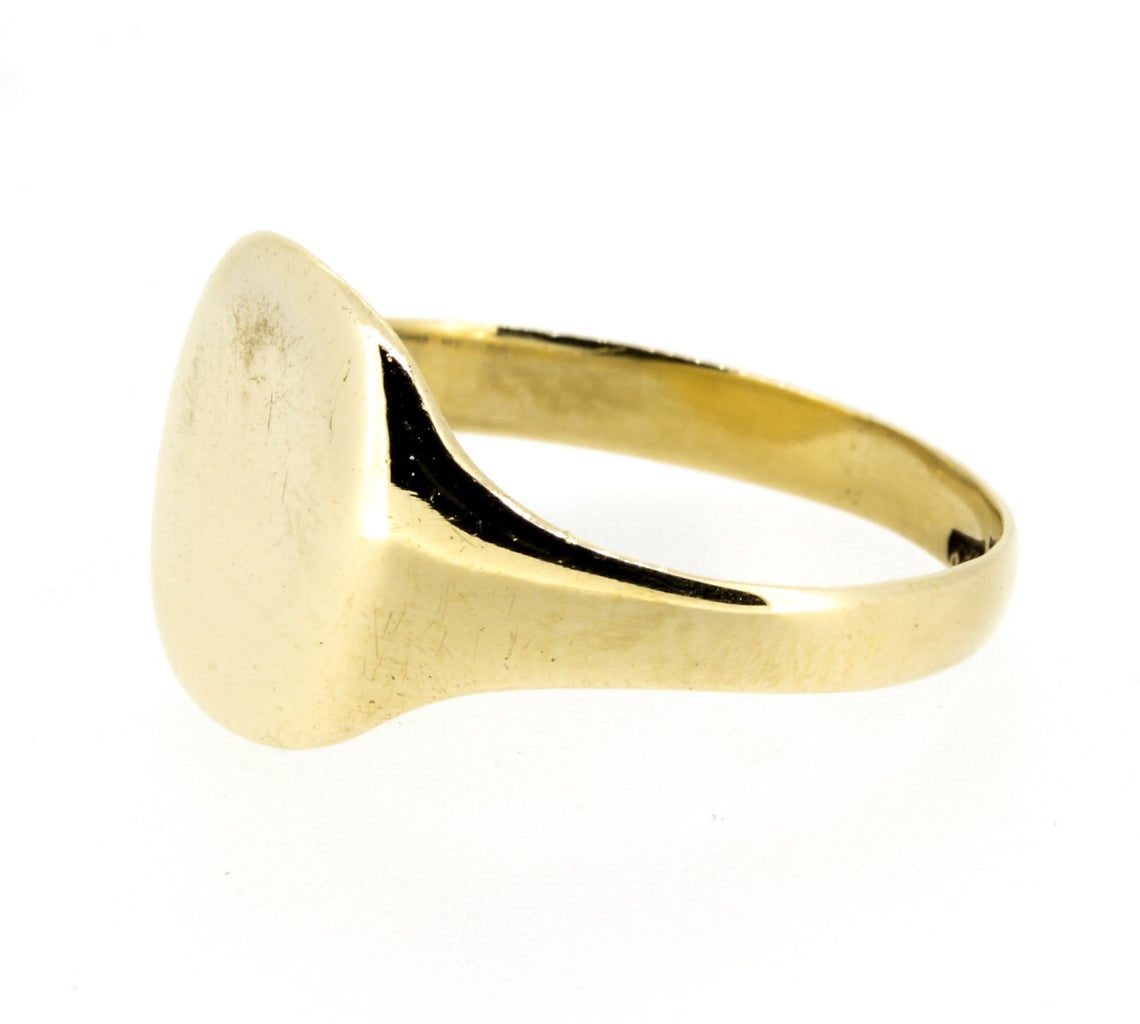 Early 20th Century 9ct Yellow Gold Cushion Shape Signet Ring