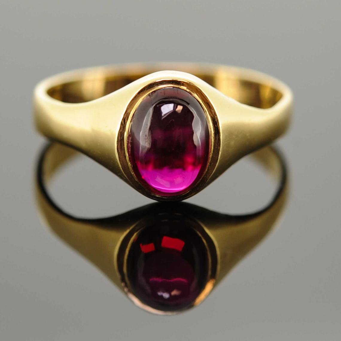 18ct Yellow Gold Synthetic Ruby Signet Ring