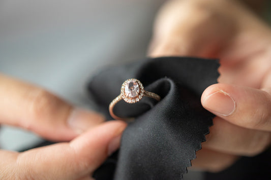 Exploring the Timeless Beauty of Vintage Engagement Rings: A Glimpse into a Bygone Era