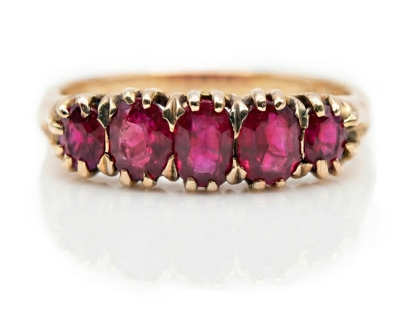 Superb ruby vintage ring