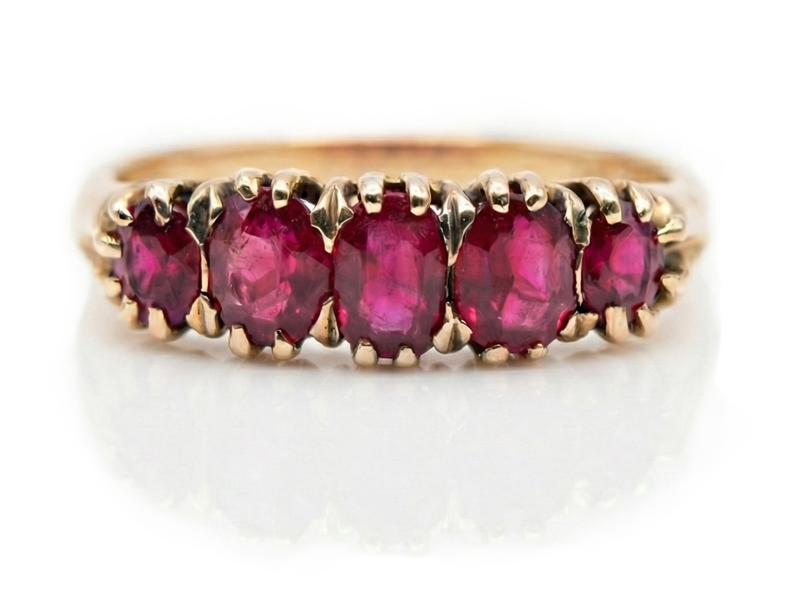Superb ruby vintage ring