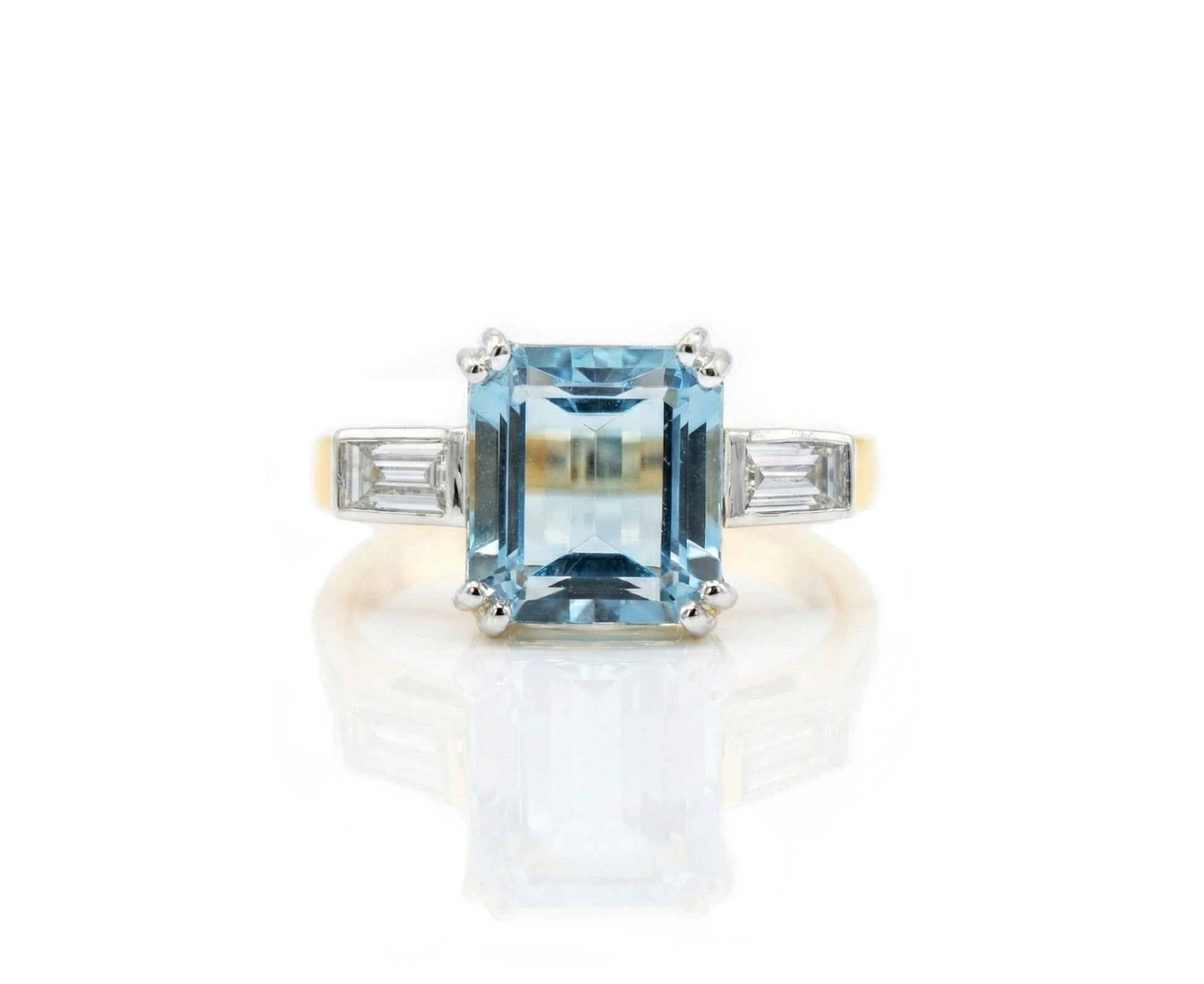 Fabulous Aquamarine and diamond ring with baguette diamonds

