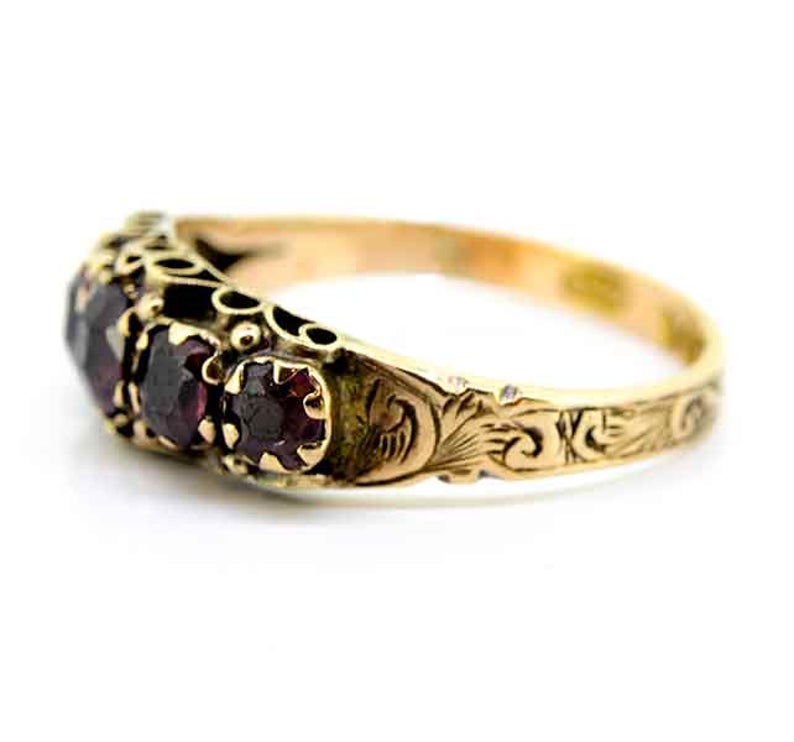 Early 20th Century 9ct Yellow Gold Garnet Five stone Ring