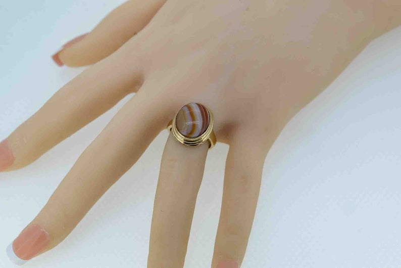 Vintage 9ct Yellow Gold Banded Agate Dress Ring